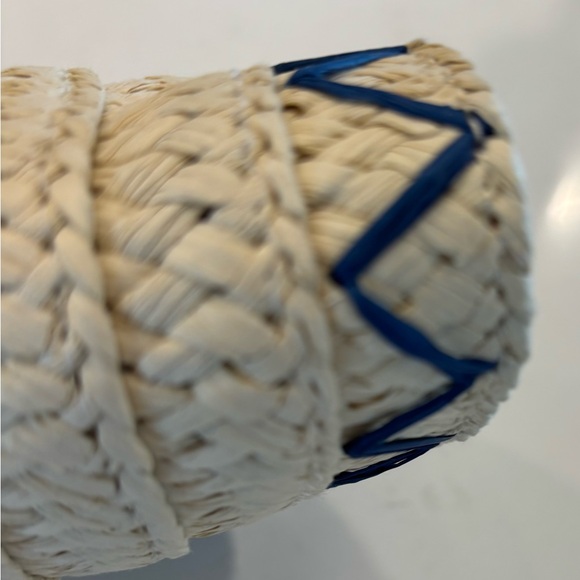 INC International Concepts Woven Clutch with Colorful Tassel taco shaped - Picture 5 of 10